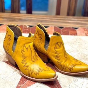 Ariat Dixon Leather Western Ankle Boots
